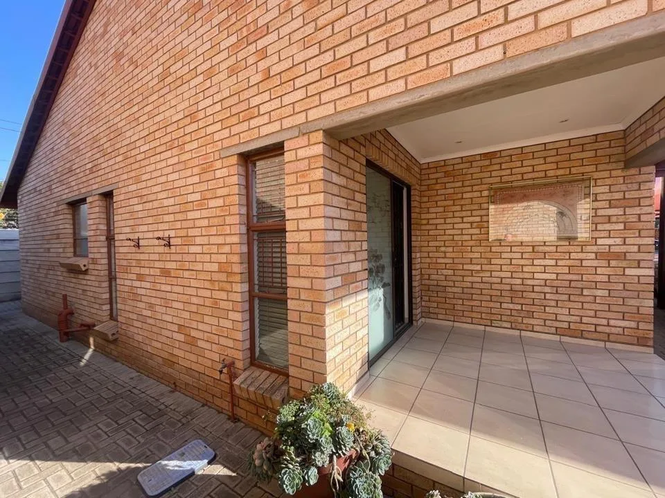 2 Bedroom Townhouse to rent in Three Rivers