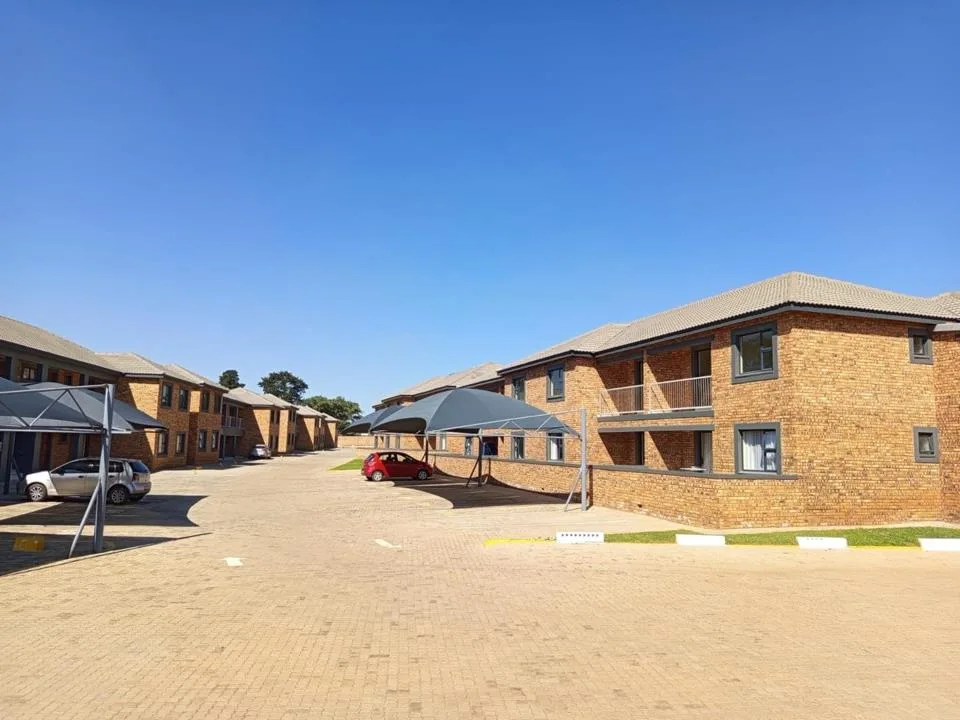 3 Bedroom Apartment / flat to rent in Cloverdene