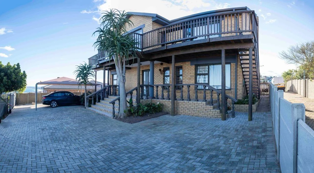 7 Bedroom House for sale in Dana Bay