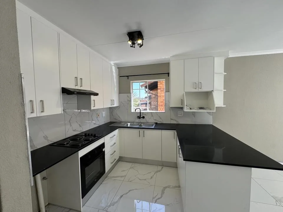 3 Bedroom Townhouse to rent in Strubensvallei