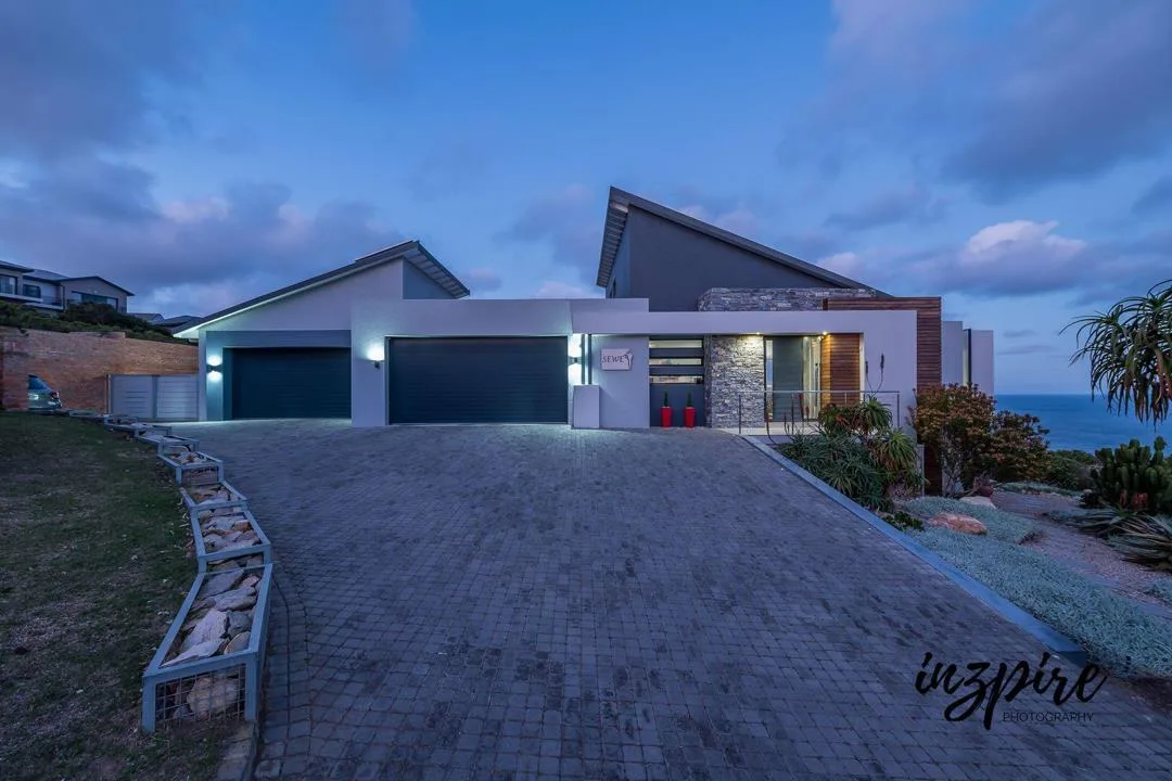4 Bedroom House for sale in Village On Sea