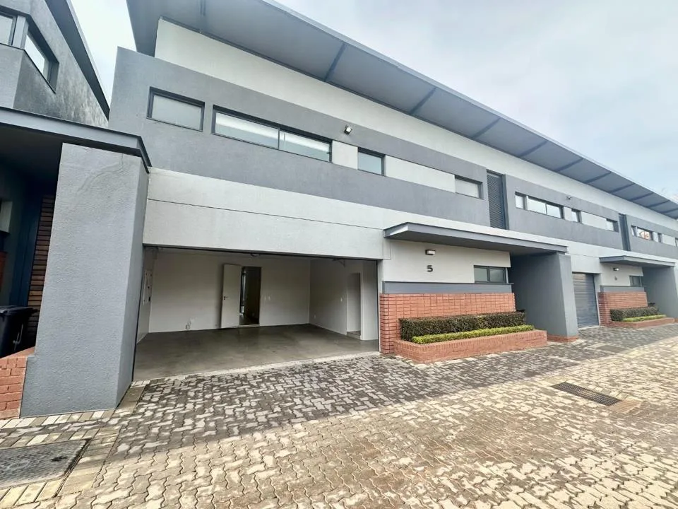 4 Bedroom Townhouse to rent in Waterkloof