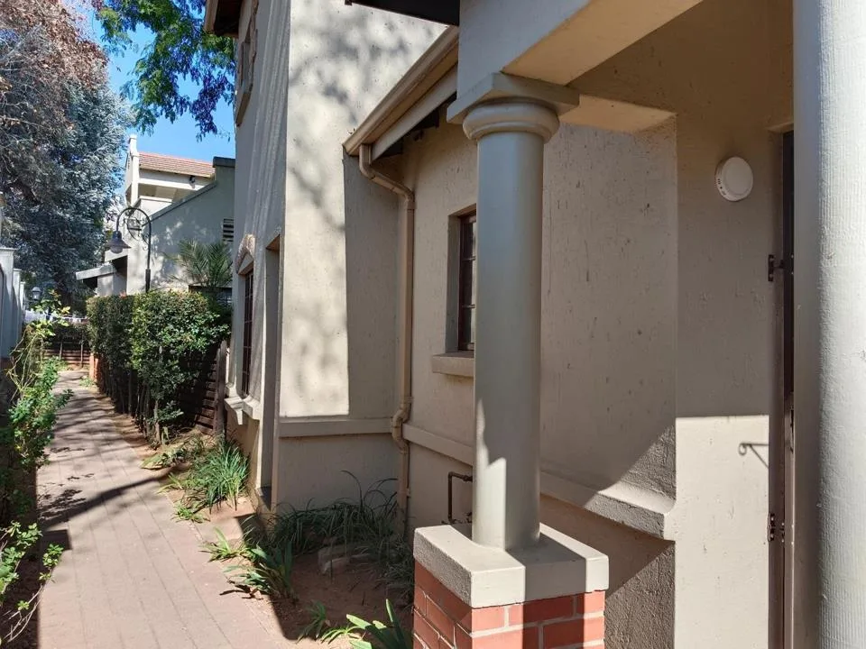 3 Bedroom Townhouse to rent in Paulshof