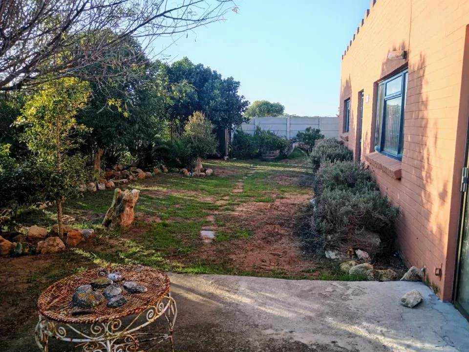 2 Bedroom House for sale in Pearly Beach