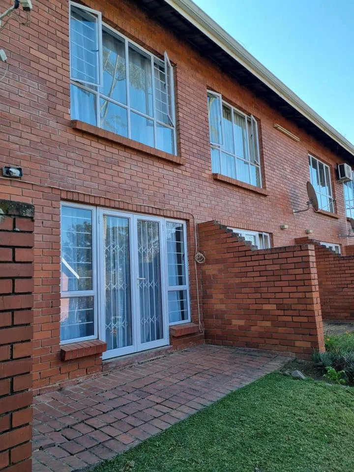 2 Bedroom Townhouse to rent in Prestbury