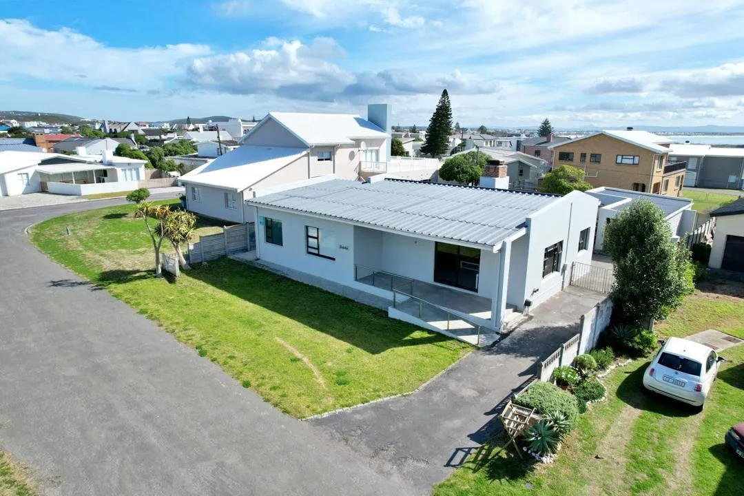 3 Bedroom House for sale in Struisbaai