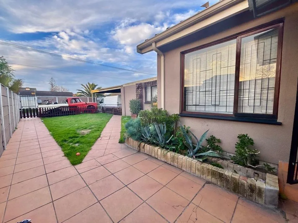 3 Bedroom House for sale in Mabille Park