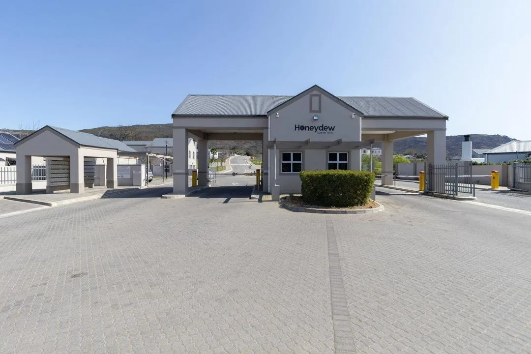 2 Bedroom House for sale in Honeydew Country Estate