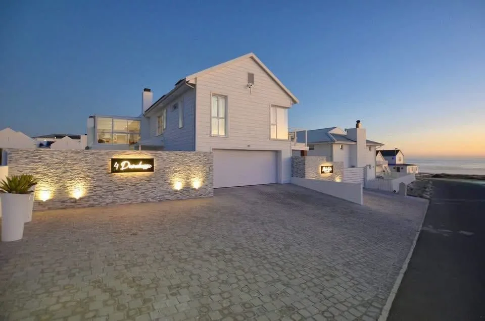 4 Bedroom House for sale in Yzerfontein