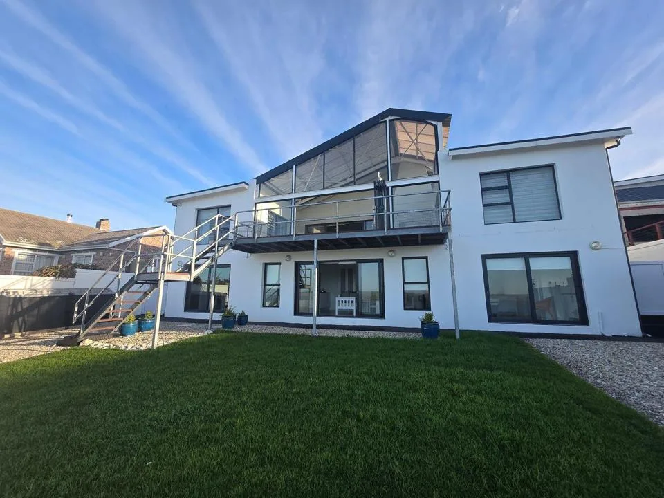 5 Bedroom House for sale in Pearl Bay