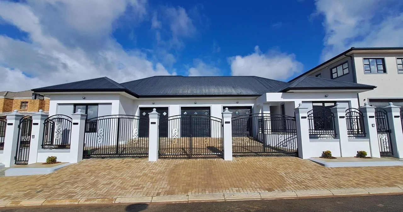 5 Bedroom House for sale in Tafelzicht