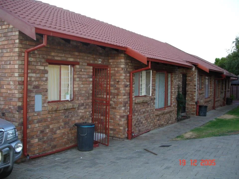 2 Bedroom Townhouse to rent in Rooihuiskraal North