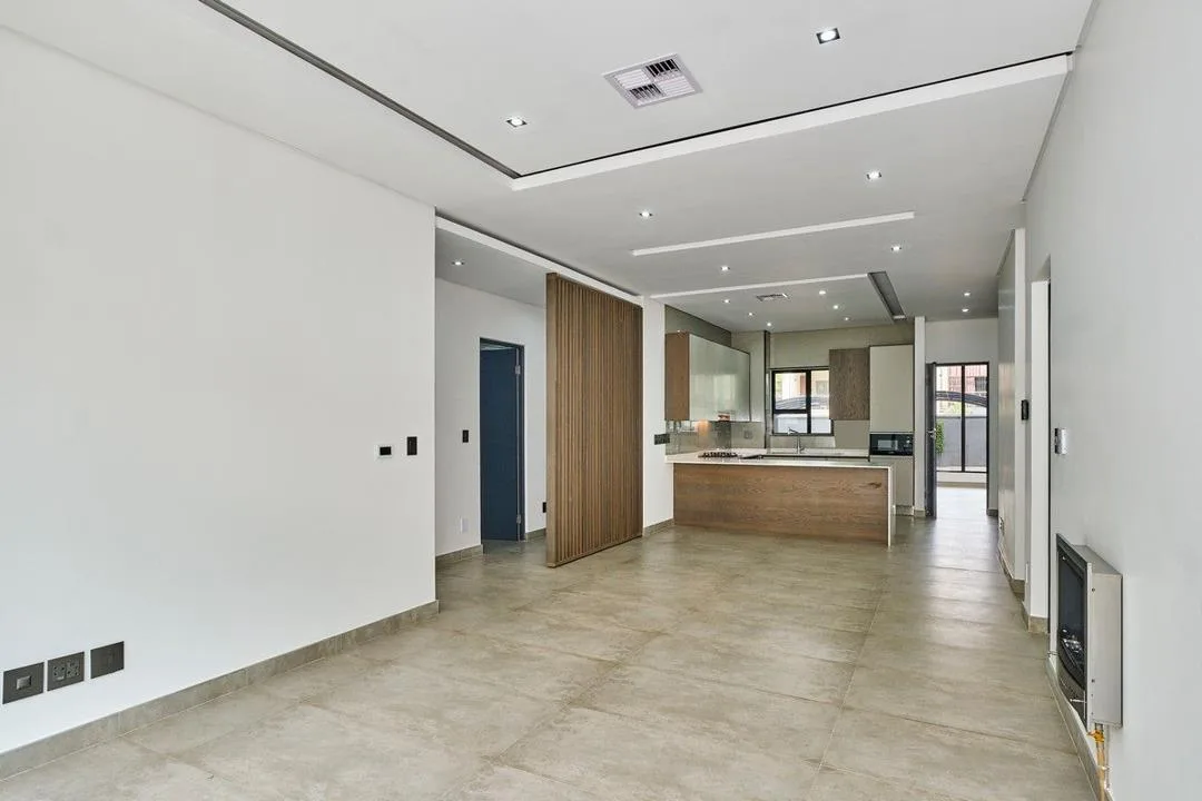 3 Bedroom Apartment / flat to rent in Houghton Estate