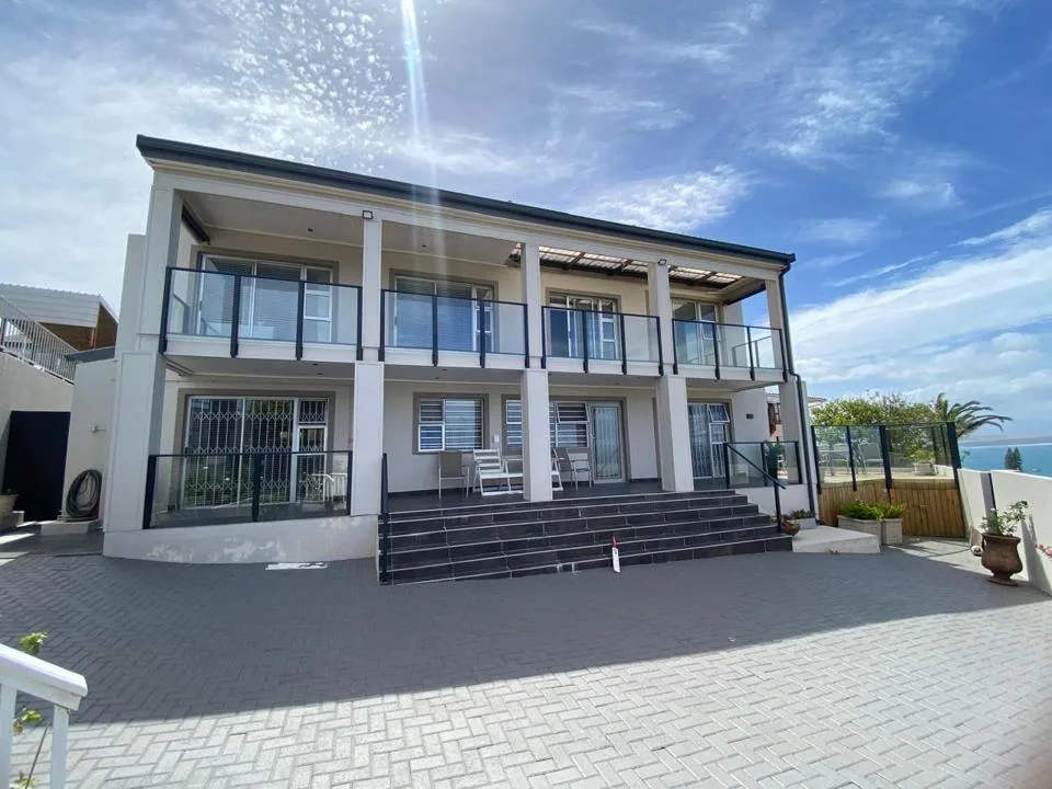 6 Bedroom House for sale in New Sunnyside