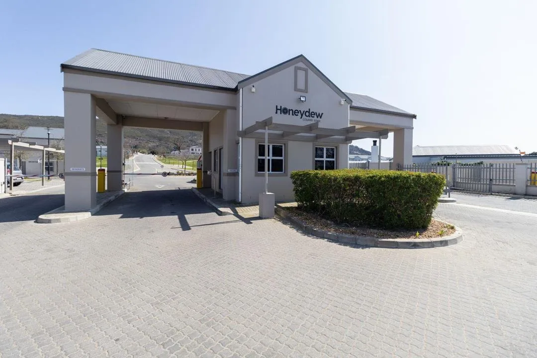 2 Bedroom Townhouse for sale in Honeydew Country Estate