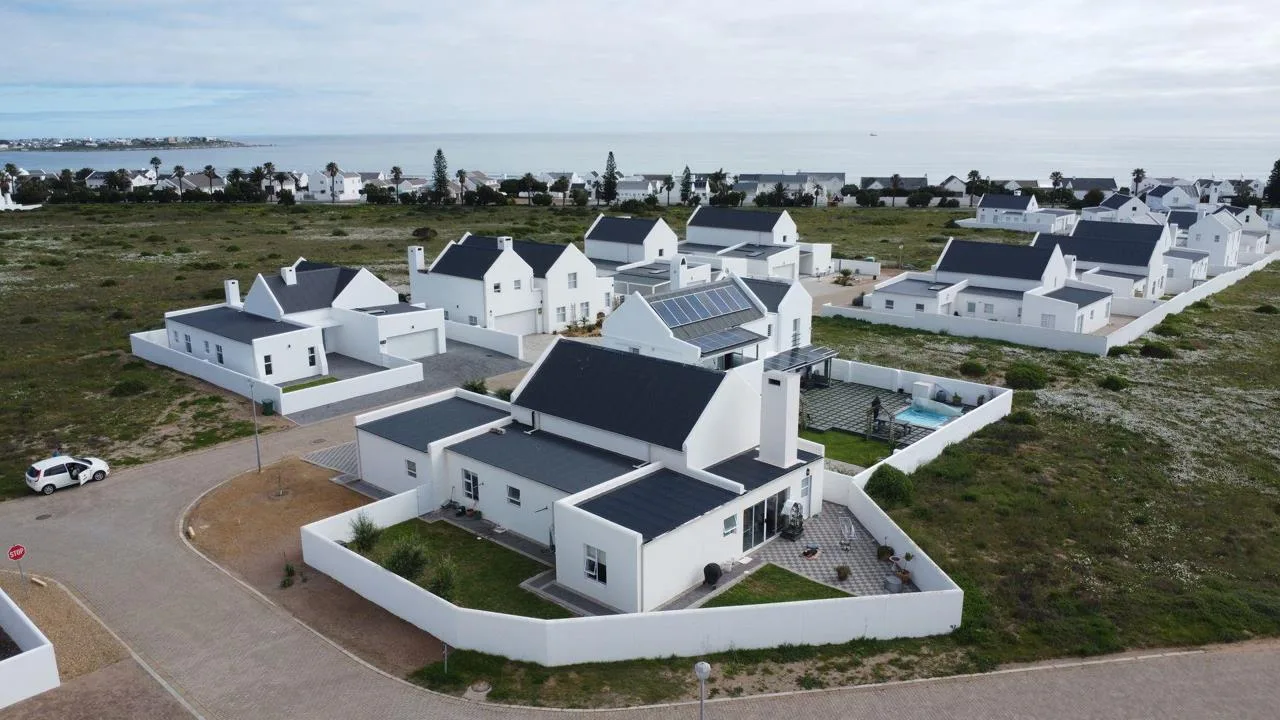 3 Bedroom House for sale in Lampiesbaai