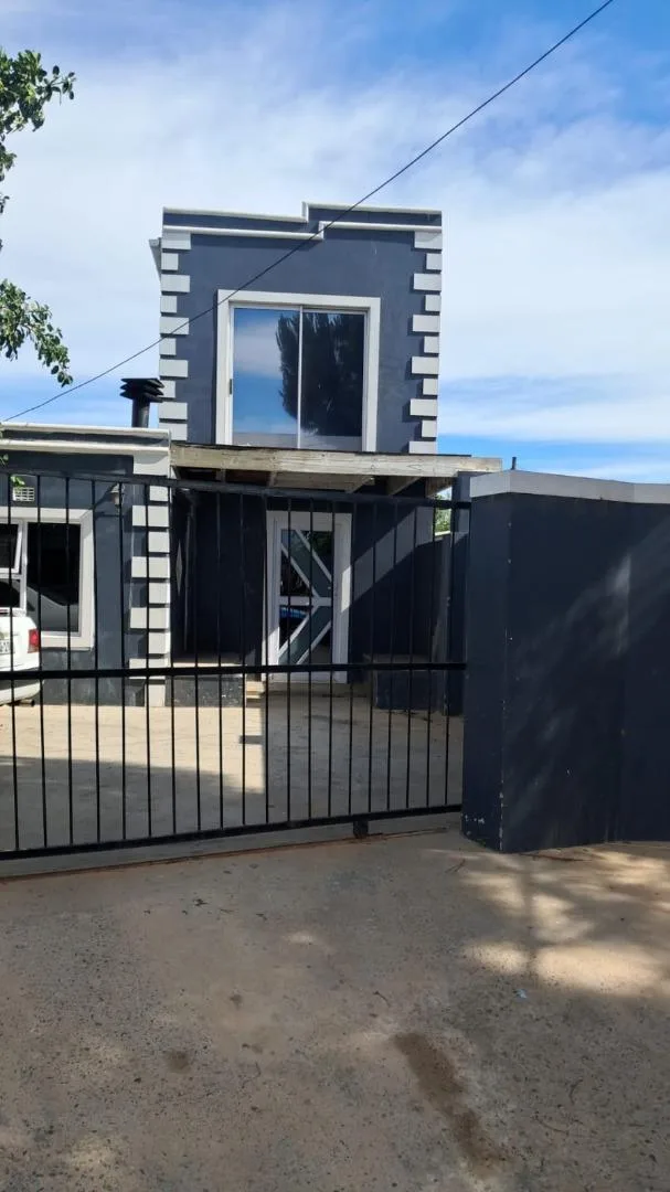 4 Bedroom House for sale in Chatsworth