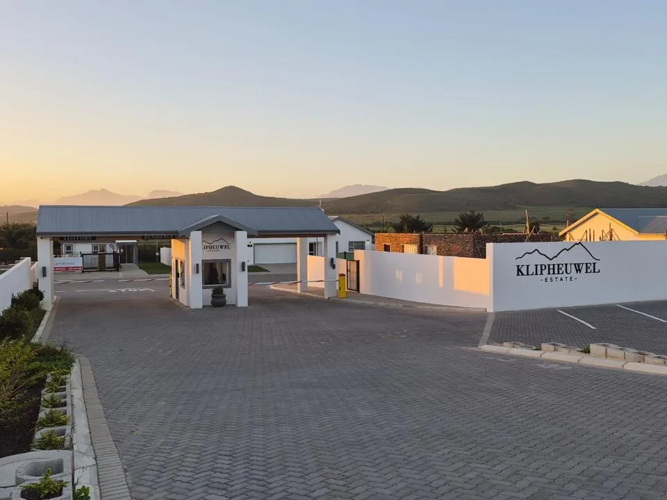 3 Bedroom House for sale in Fraaiuitsig