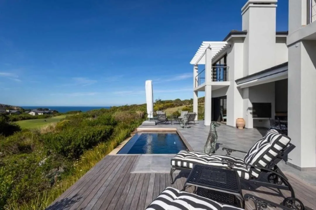 4 Bedroom House for sale in Pezula Golf Estate