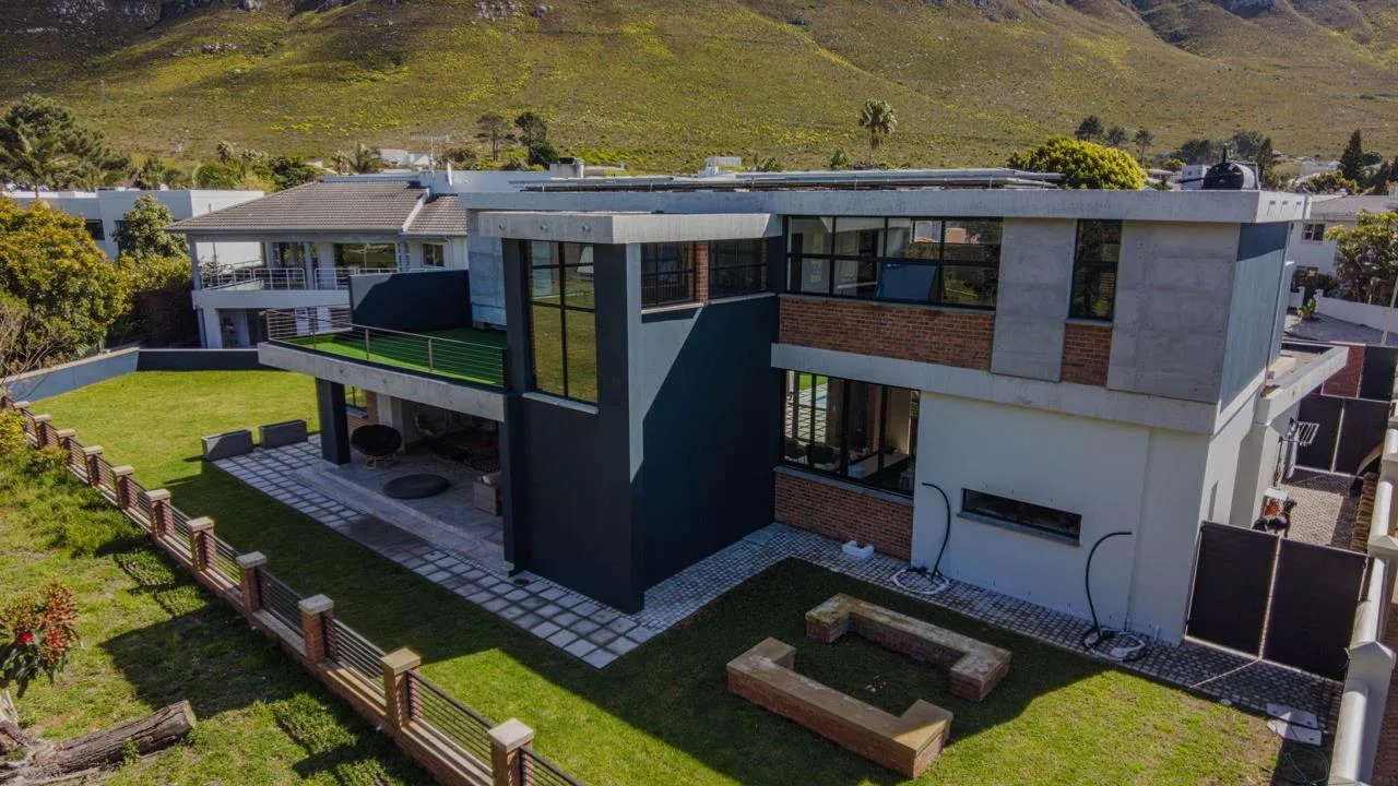 3 Bedroom House for sale in Hermanus Heights