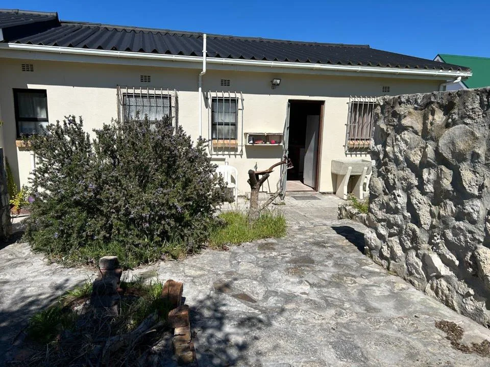 3 Bedroom House for sale in Pearly Beach