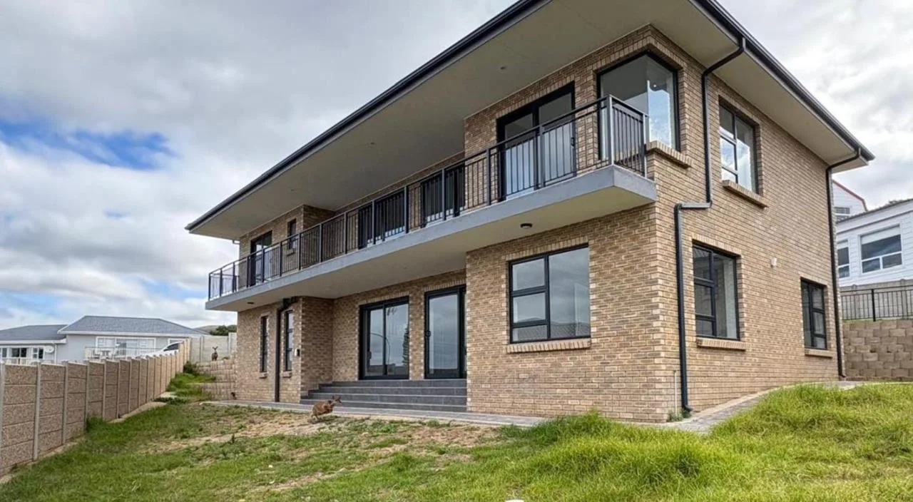 5 Bedroom House for sale in Dana Bay