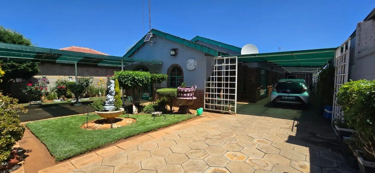 4 Bedroom House for sale in Randlespark