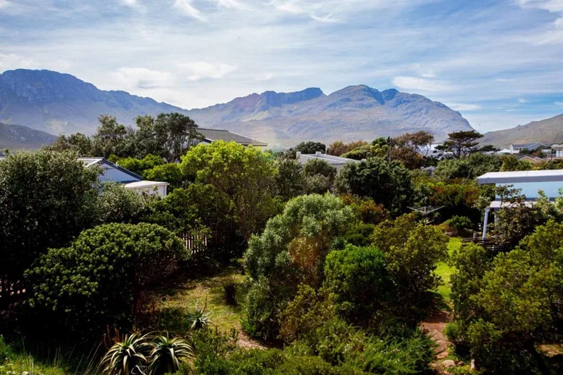 6 Bedroom House for sale in Pringle Bay