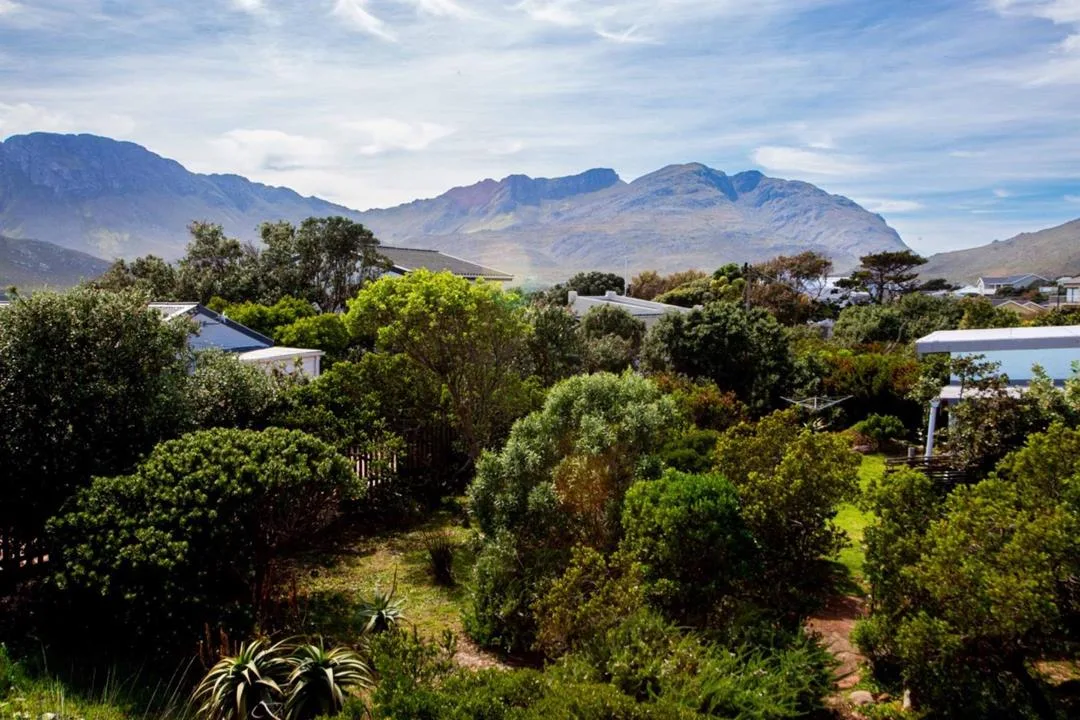 6 Bedroom House for sale in Pringle Bay