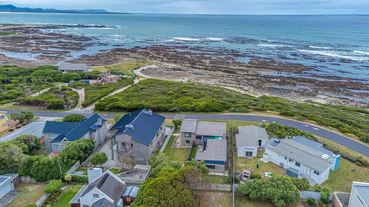 4 Bedroom House for sale in Franskraal