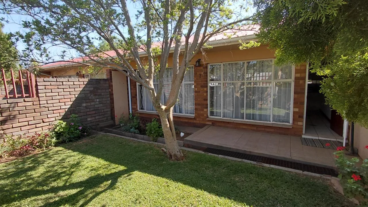 2 Bedroom Townhouse for sale in Songloed