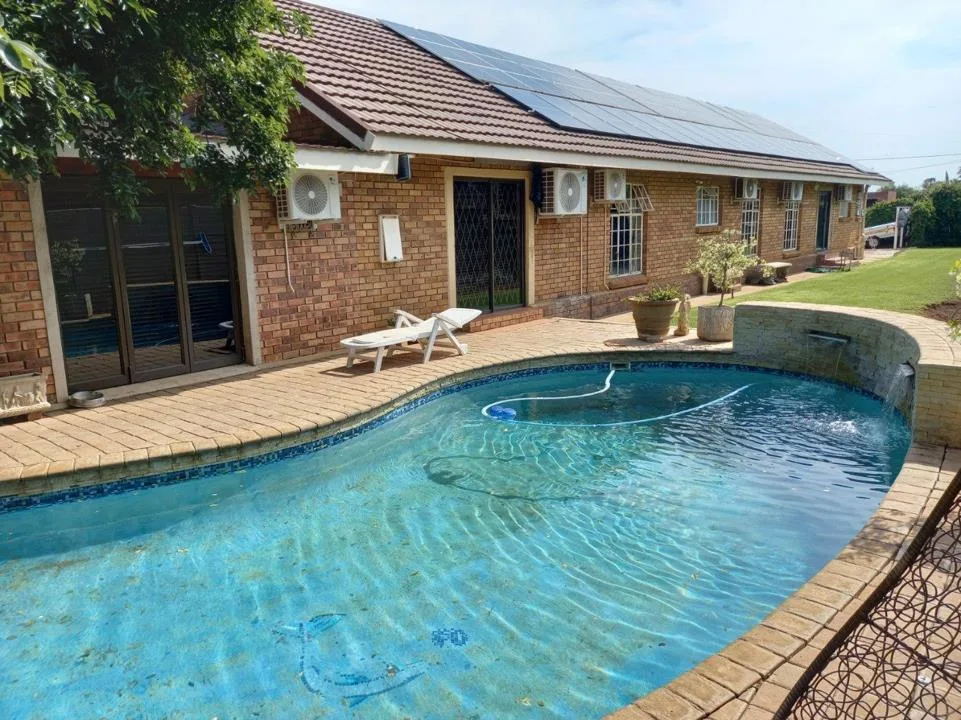 5 Bedroom House for sale in Vryburg