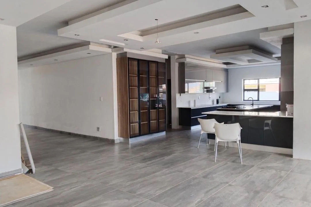 7 Bedroom House for sale in Gateway Manor