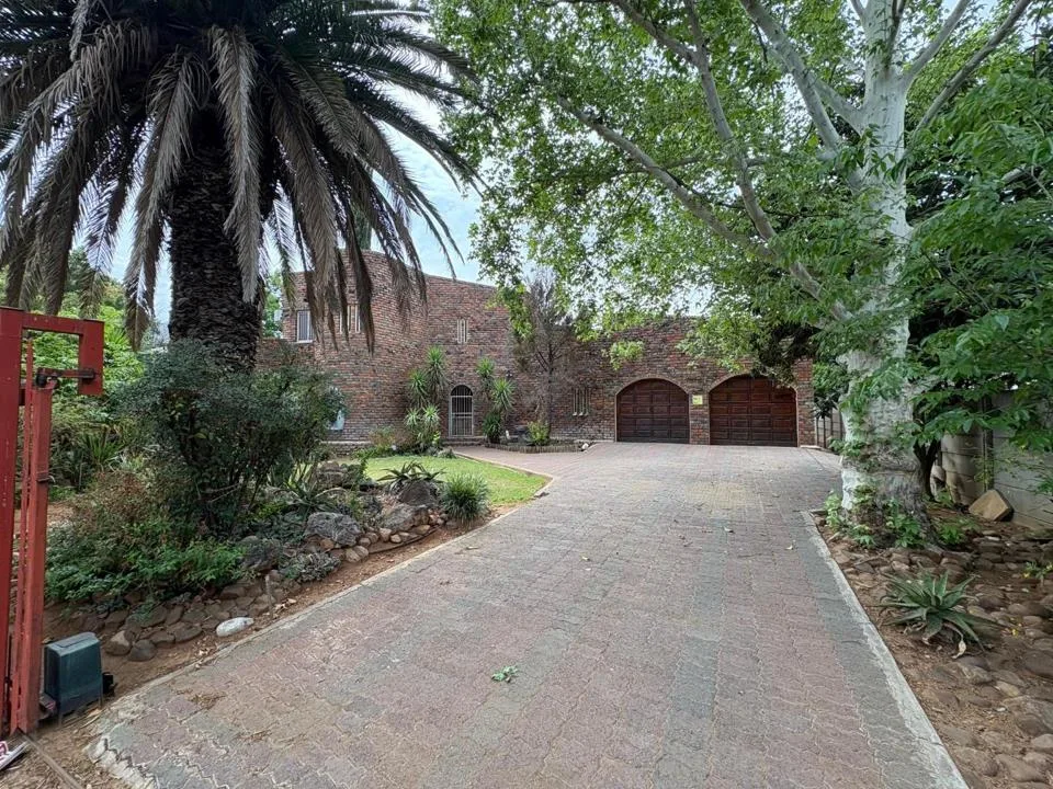 5 Bedroom House for sale in Vryburg