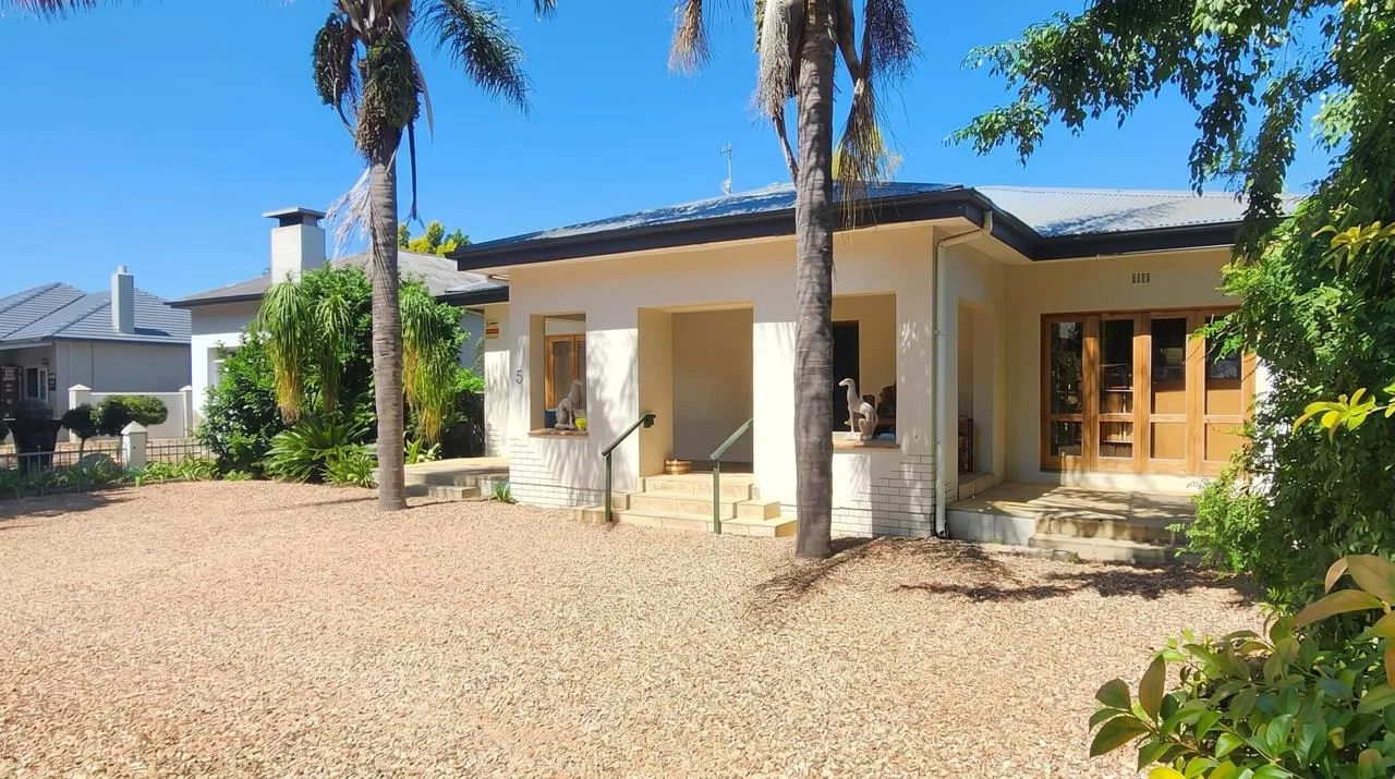4 Bedroom House for sale in Swellendam