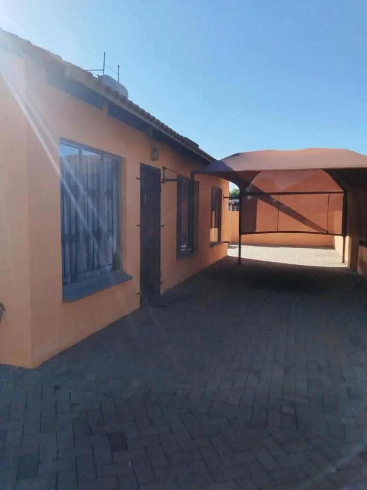 3 Bedroom House for sale in Boitekong