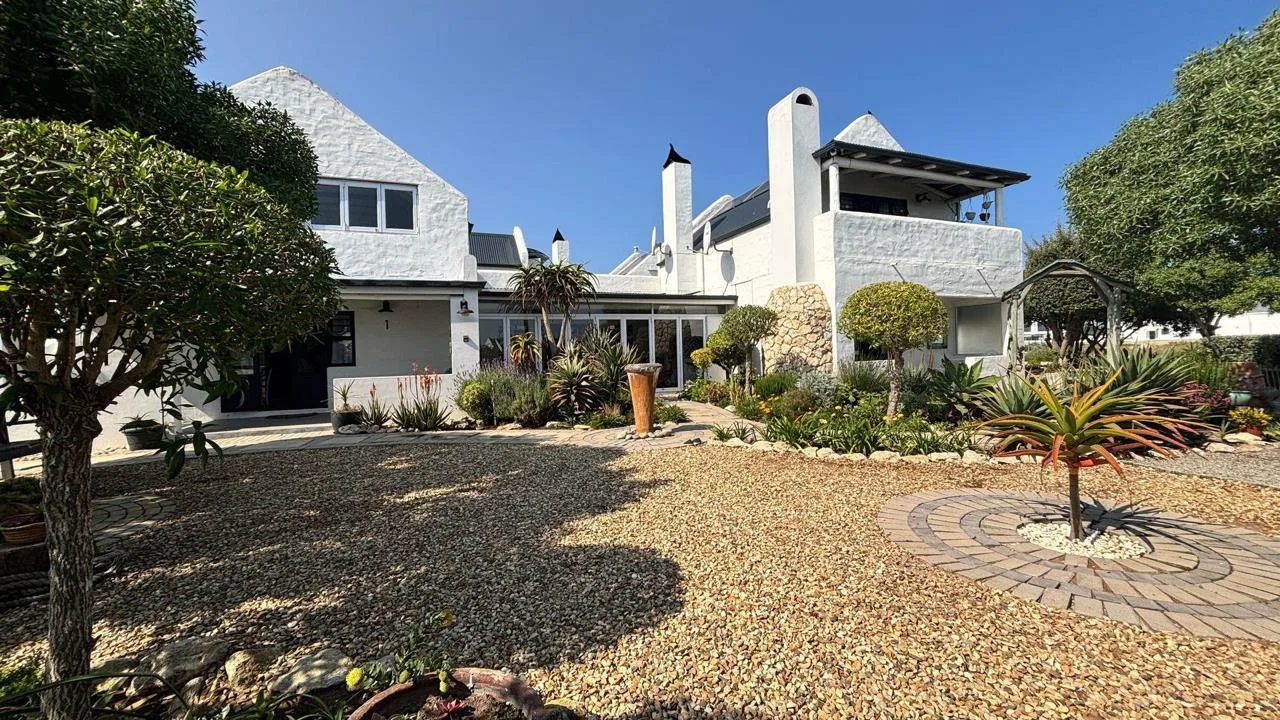 3 Bedroom House for sale in Jacobsbaai