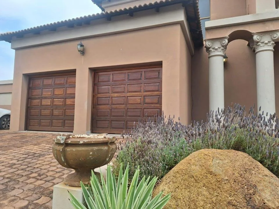4 Bedroom House for sale in Wilkoppies