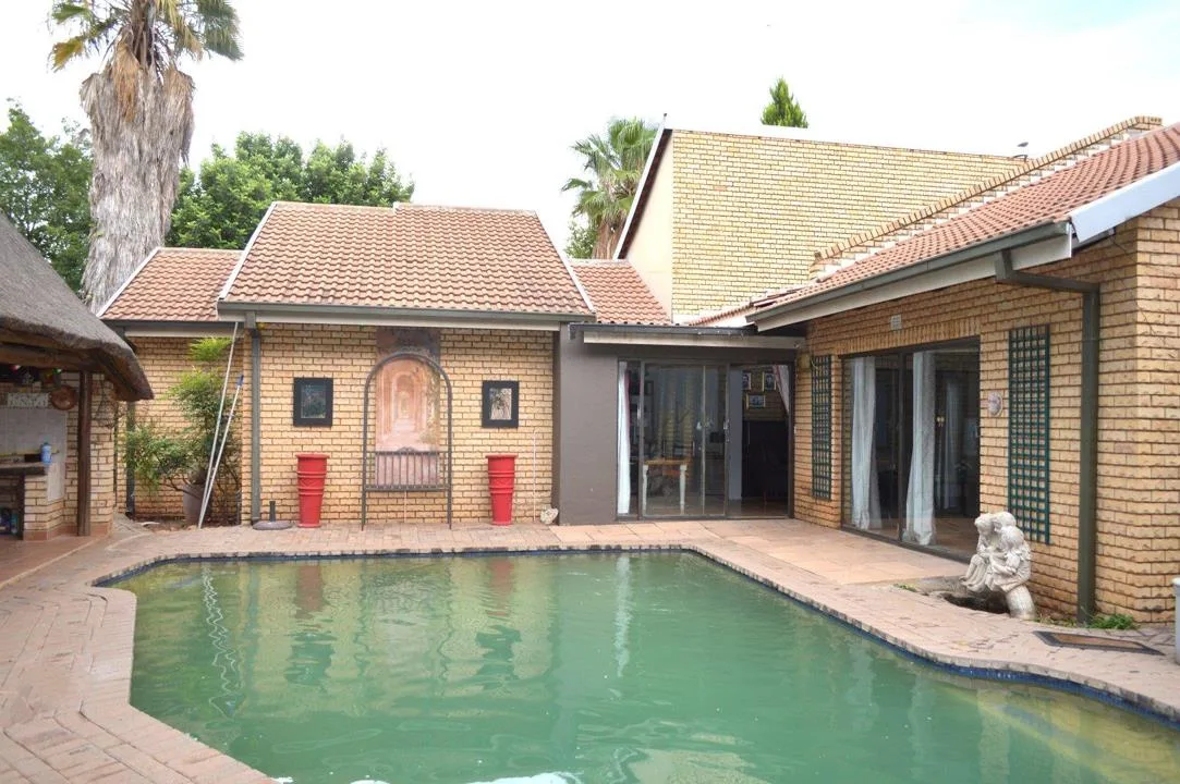 4 Bedroom House for sale in Flamwood