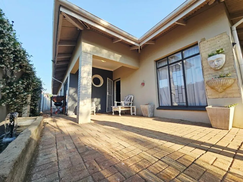 6 Bedroom House for sale in Potchefstroom Central