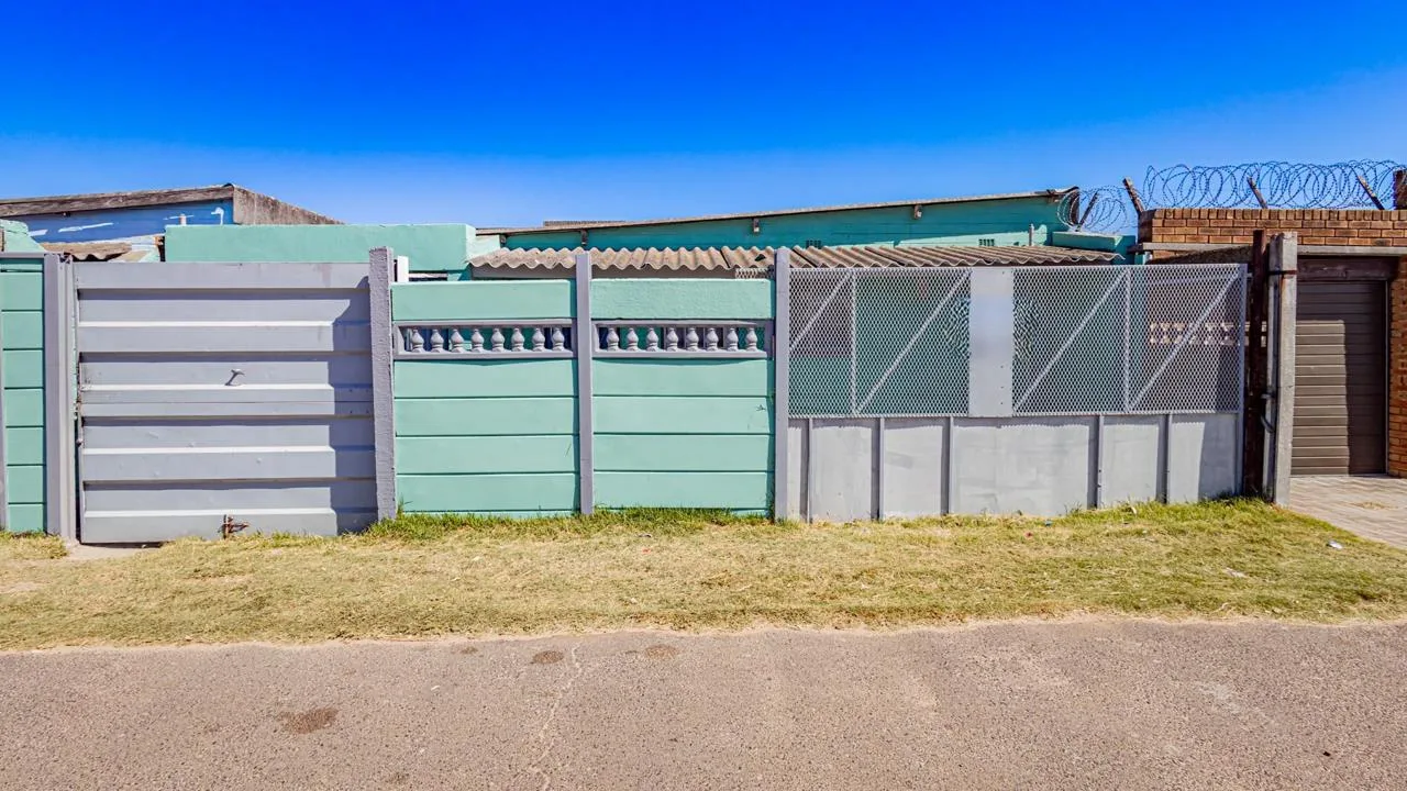 4 Bedroom House for sale in Belhar