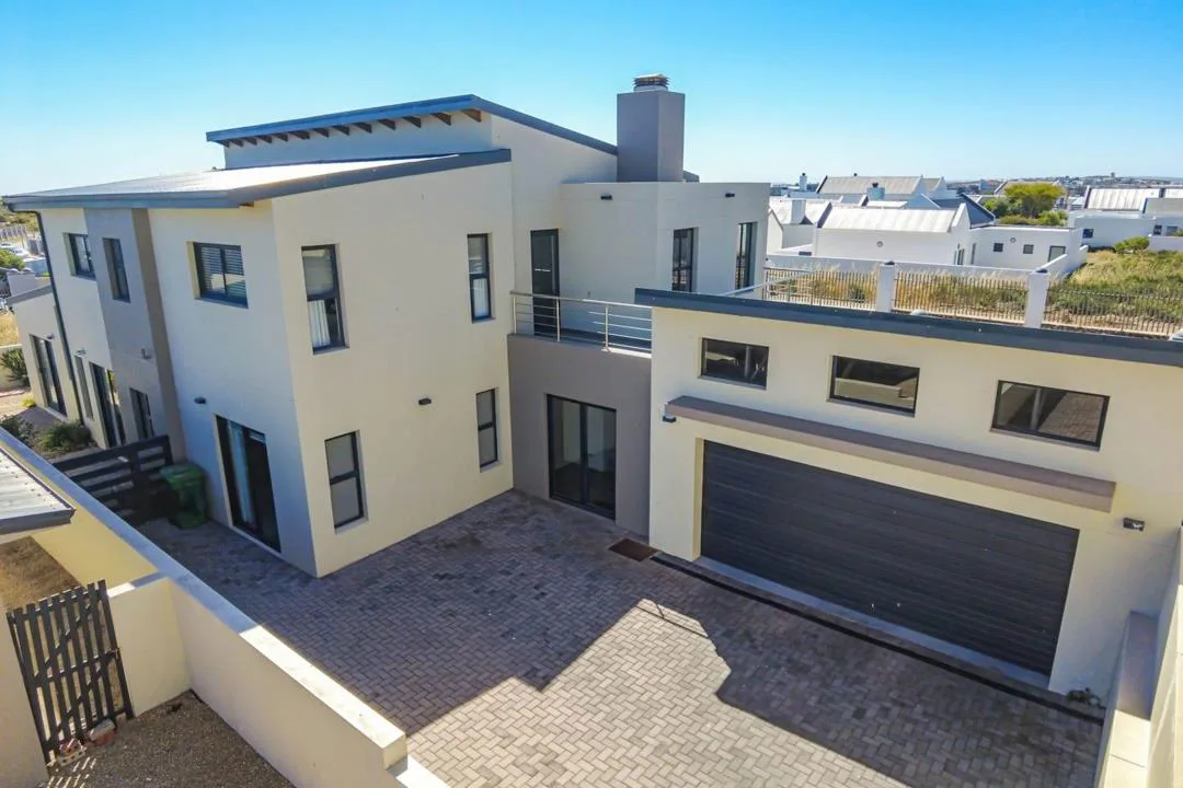 6 Bedroom House for sale in Sunset Estate