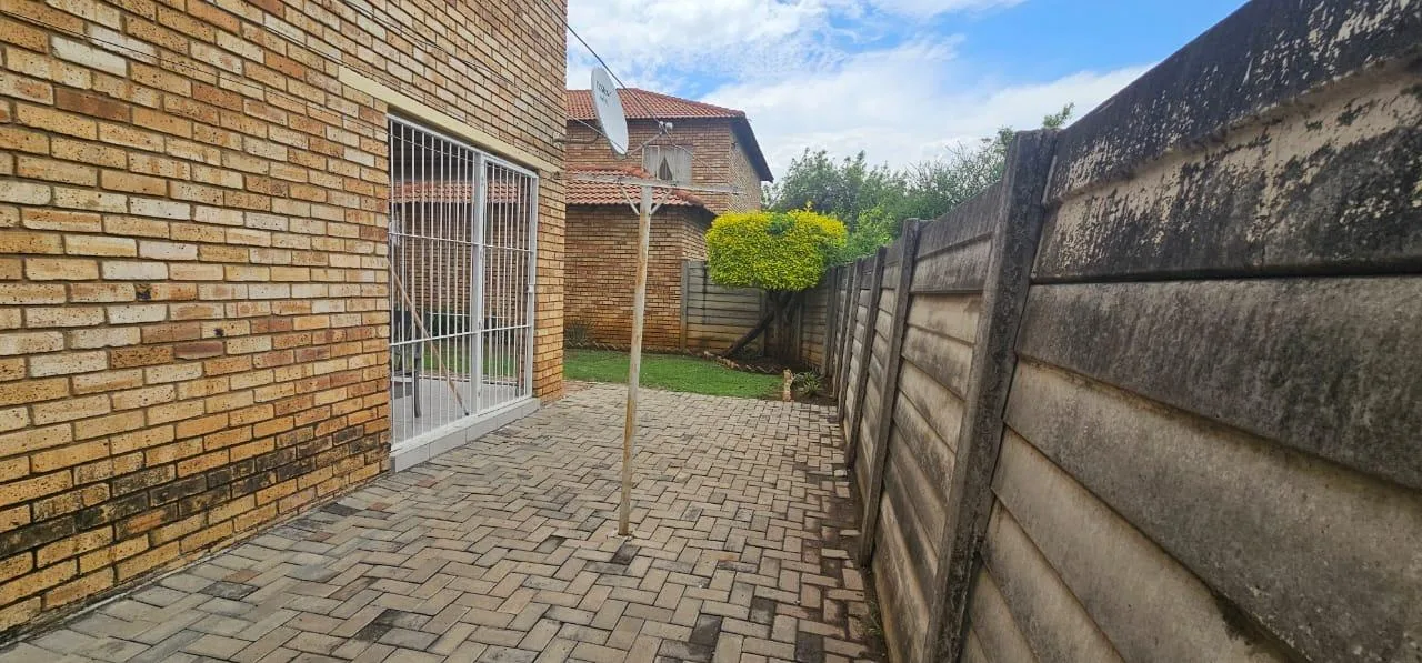 3 Bedroom Townhouse for sale in Waterval East