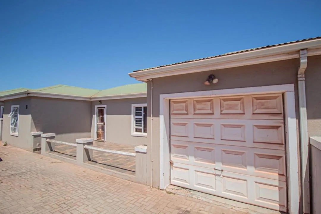 3 Bedroom Townhouse for sale in Vredenburg