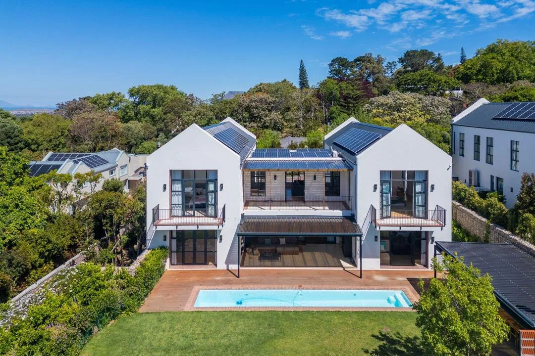 6 Bedroom House for sale in Constantia
