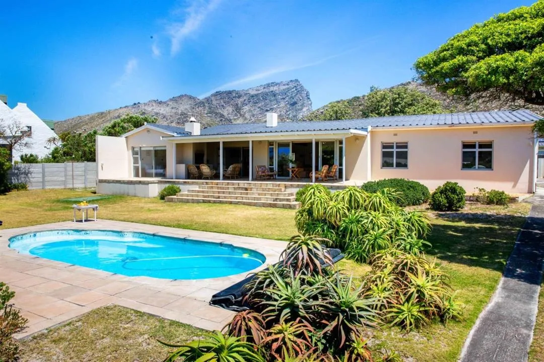 6 Bedroom House for sale in Pringle Bay