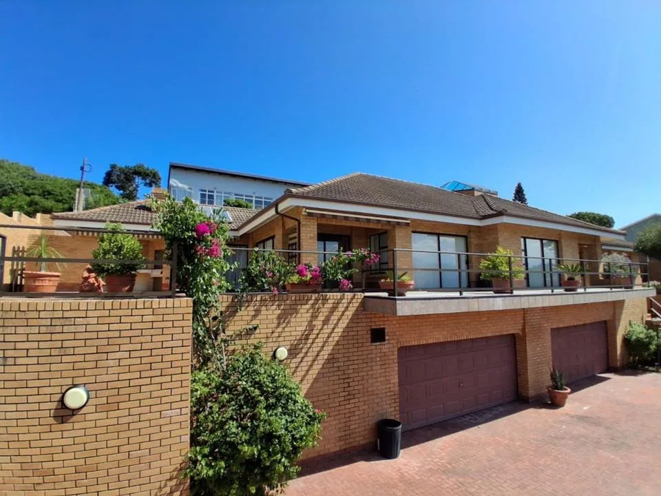 4 Bedroom House for sale in Wilderness Central