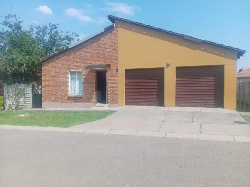 3 Bedroom House for sale in Waterval East