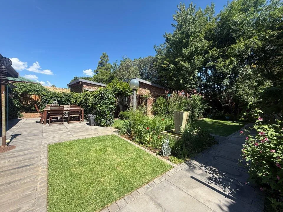 7 Bedroom House for sale in Van Der Hoff Park