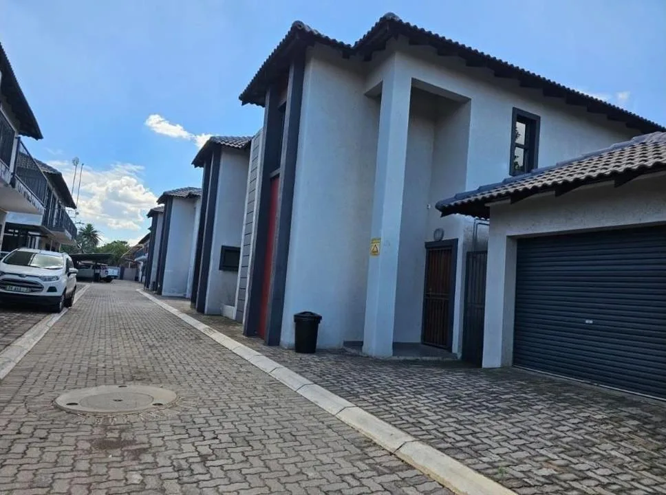 2 Bedroom Townhouse for sale in Bult West